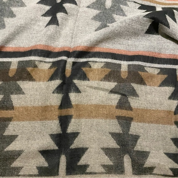 LA Express Shawl Poncho Wrap One Size - Picture 11 of 11